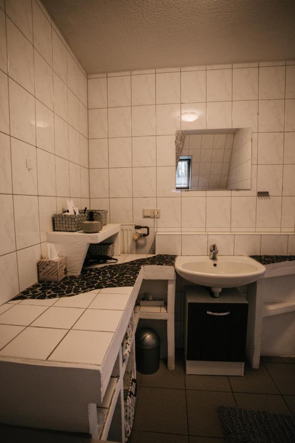 Eigenes Maisonettehaus In Idyllischer Lage Mit Balkon, Nahe Messe, 24H Self-Check In, Gratis Parken Schwabach Buitenkant foto